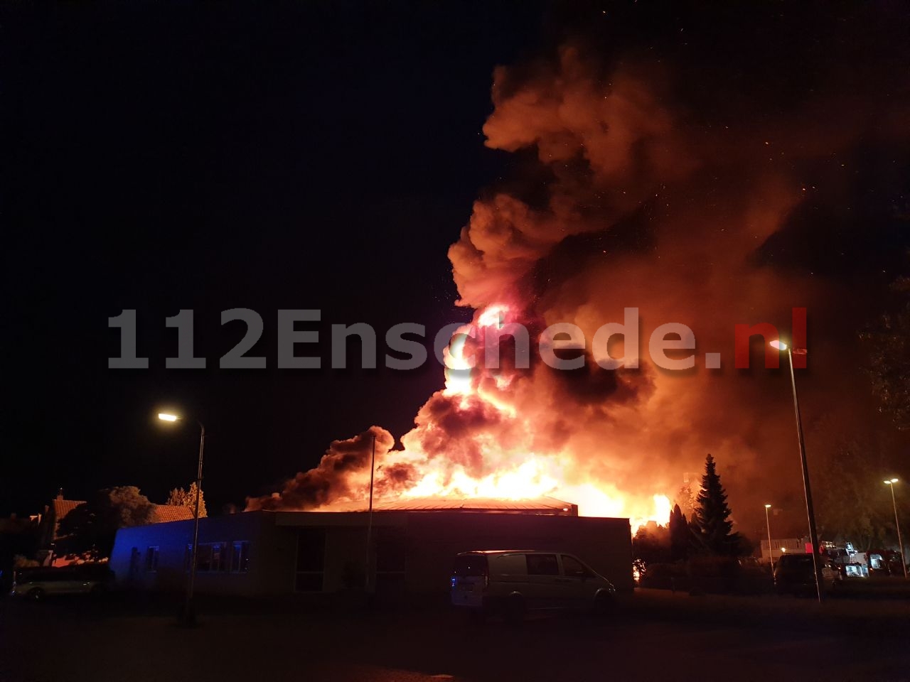 Zeer grote uitslaande brand in kerk Hengelo