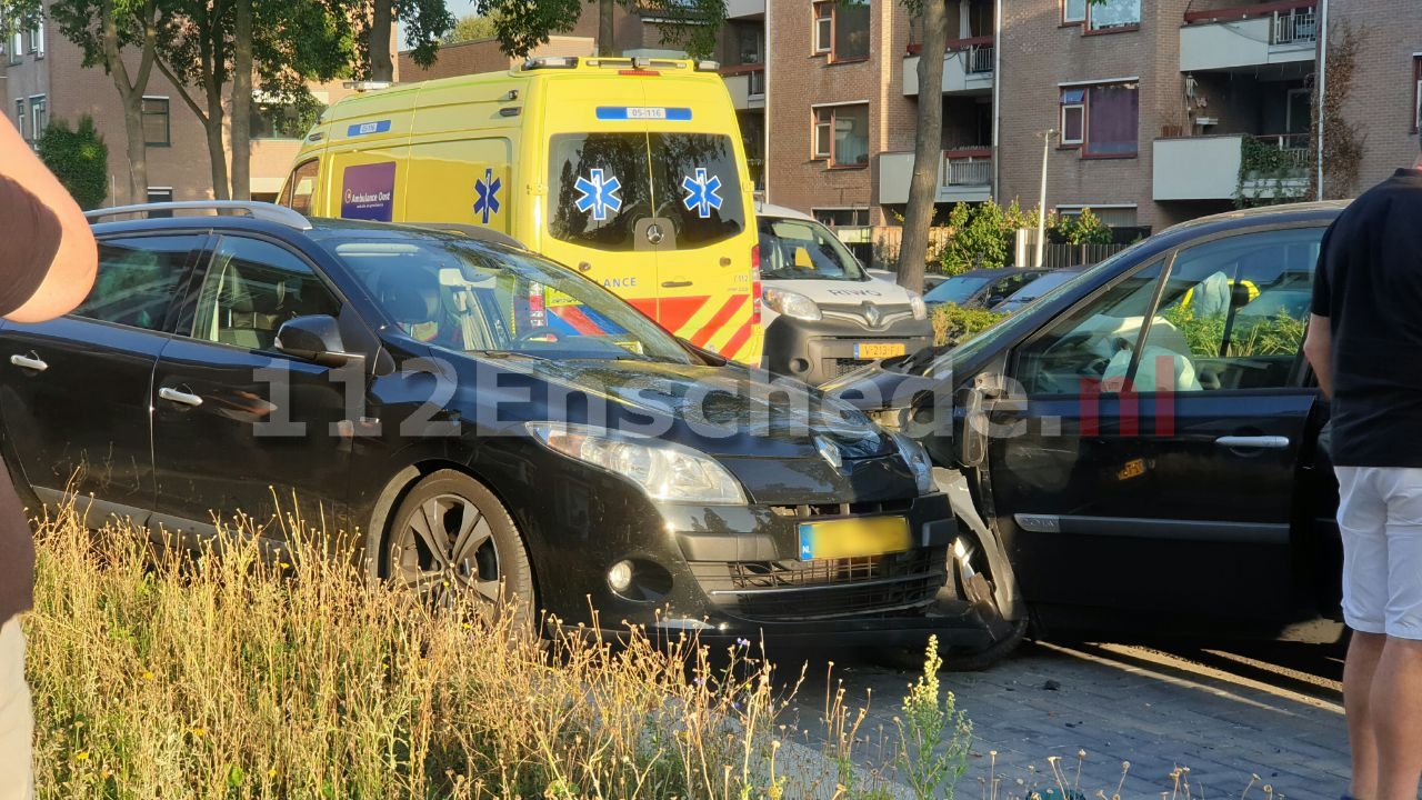 Ravage in Enschede, vier geparkeerde auto’s geramd