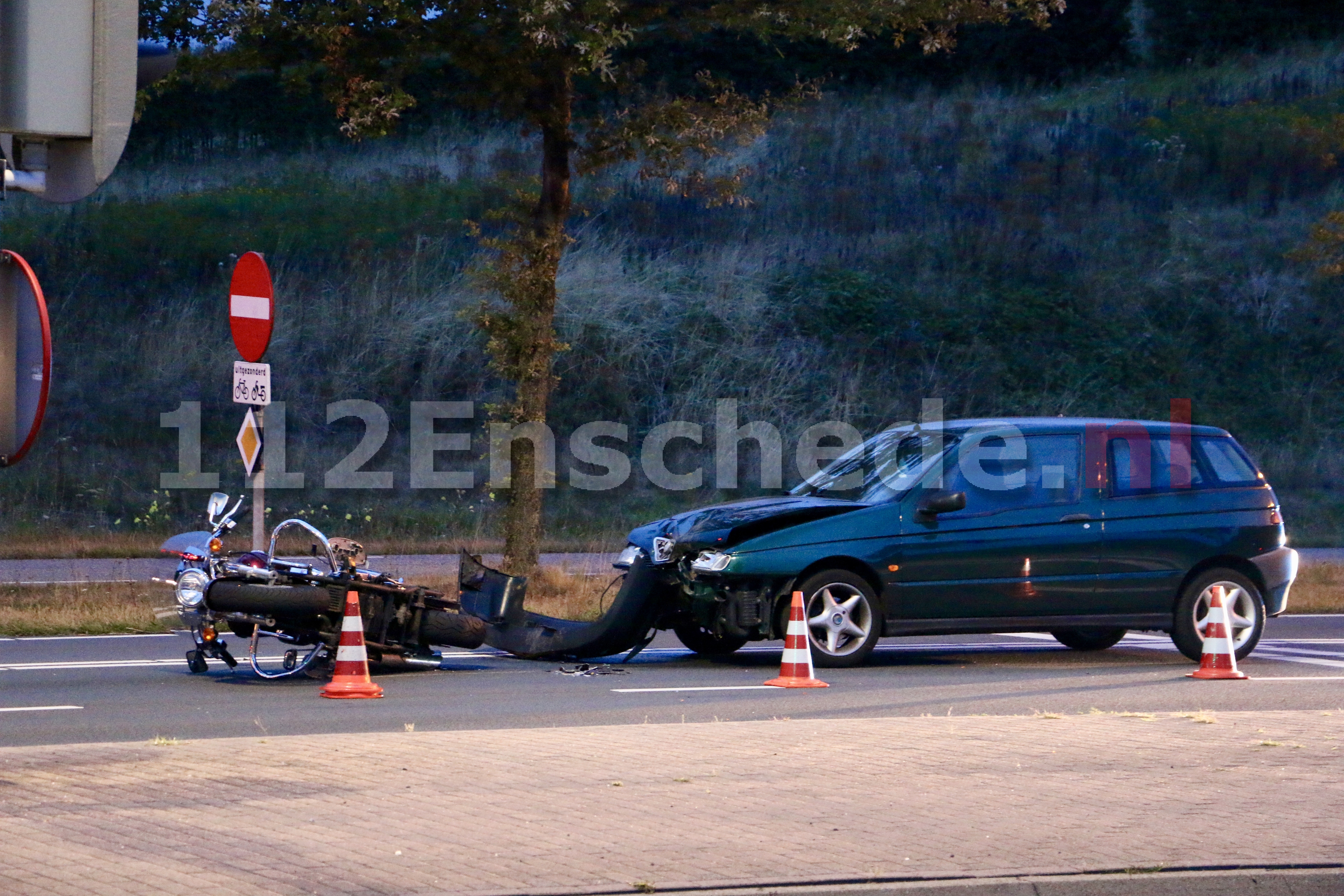 Man uit Enschede onder invloed en verlopen rijbewijs veroorzaakt ongeval in Oldenzaal