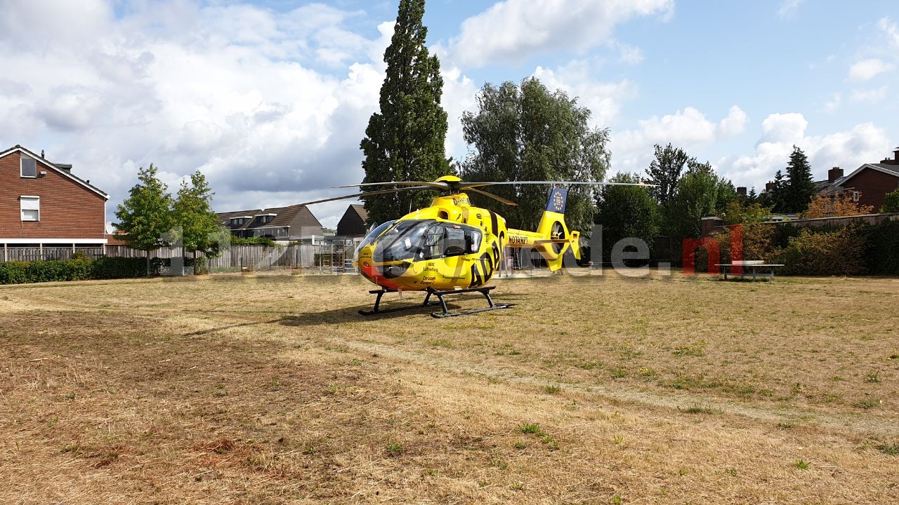 Ongeval bij woning in Enschede; traumahelikopter ingezet