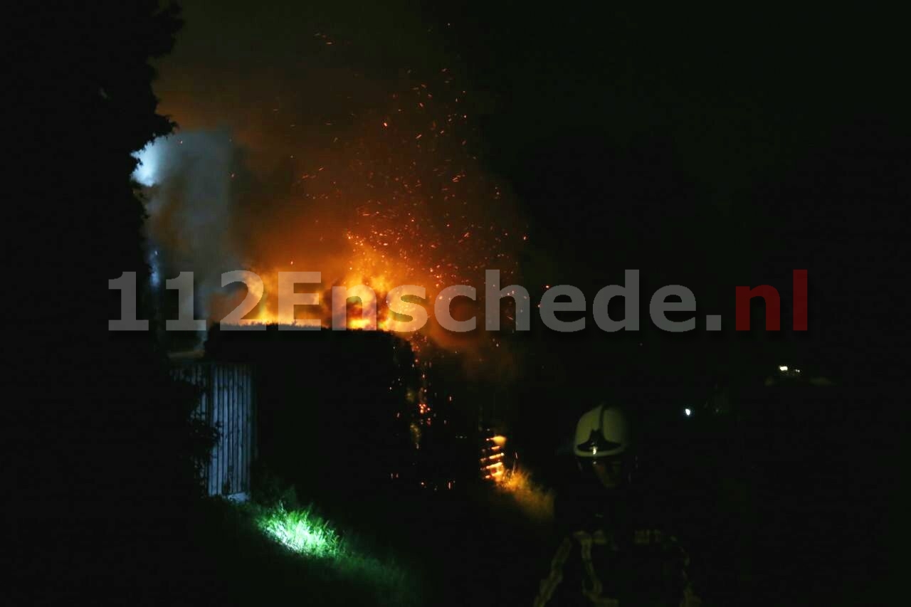 Video: Uitslaande schuurbrand in Glanerbrug