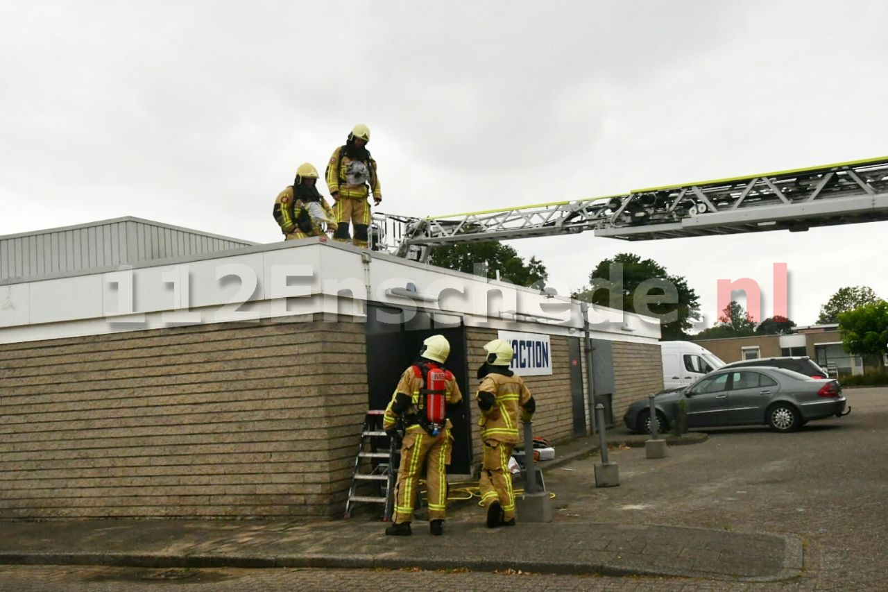 Action Enschede ontruimd door brand