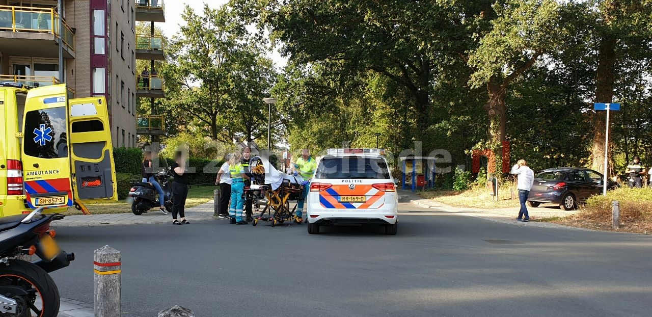 Scooterrijder gewond naar het ziekenhuis na ongeval in Enschede