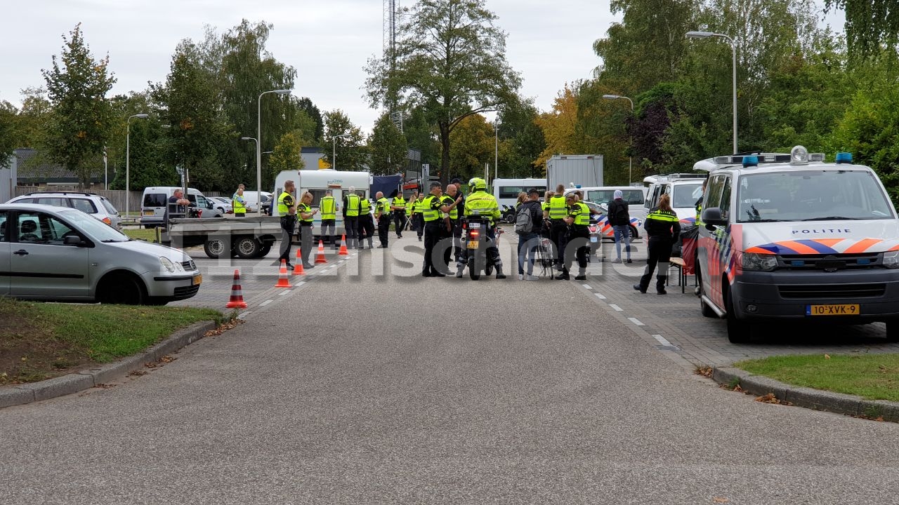 Twintig auto’s in beslag genomen bij grote controle in Enschede