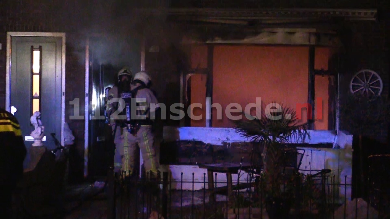 VIDEO: Woning verwoest door brand in Enschedese wijk Dolphia