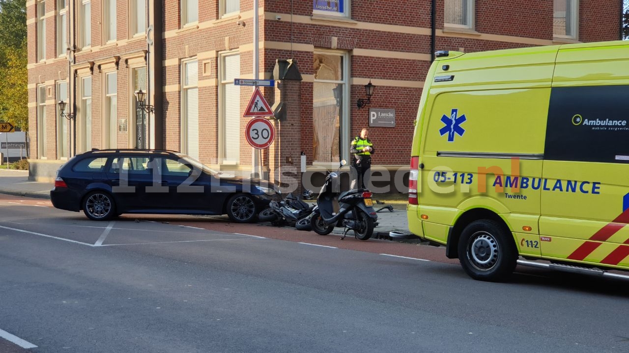 Scooterrijder gewond bij aanrijding in Enschede