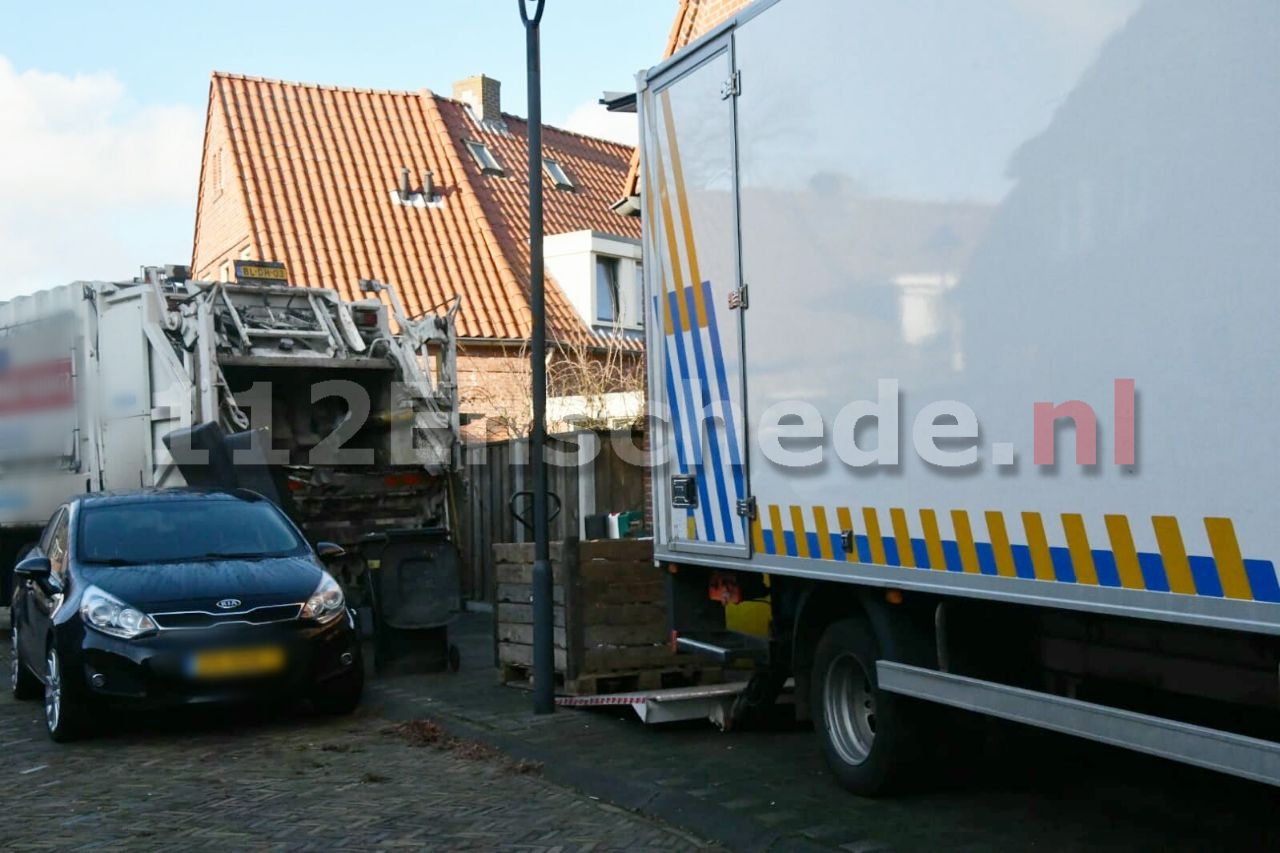 Politie rolt hennepkwekerij op in woning Enschede