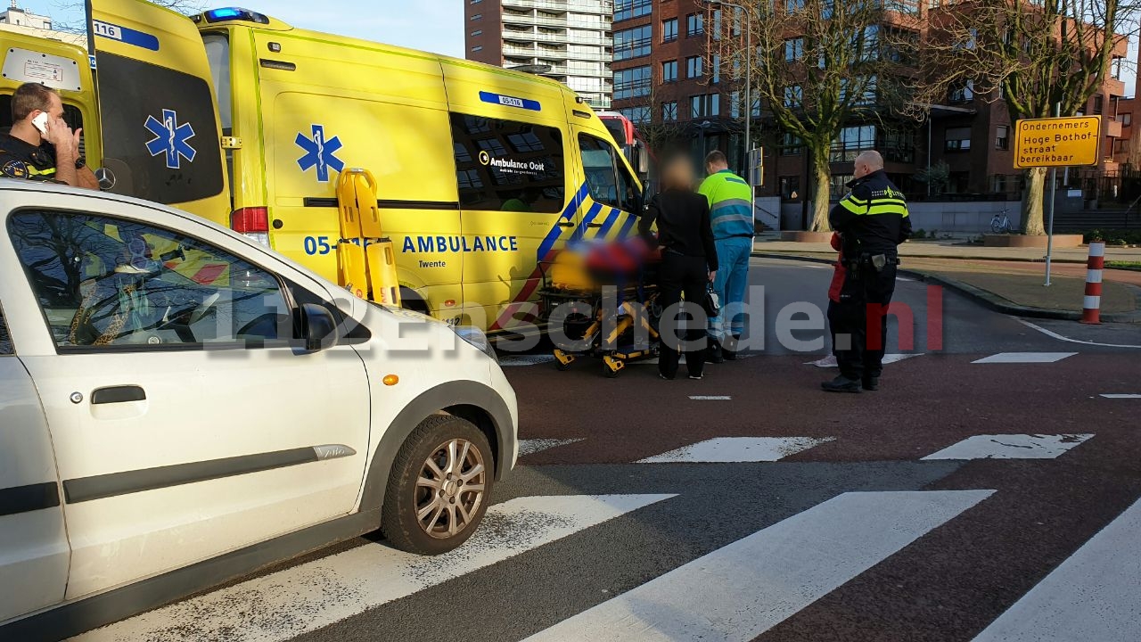 Vrouw gewond bij aanrijding in Enschede