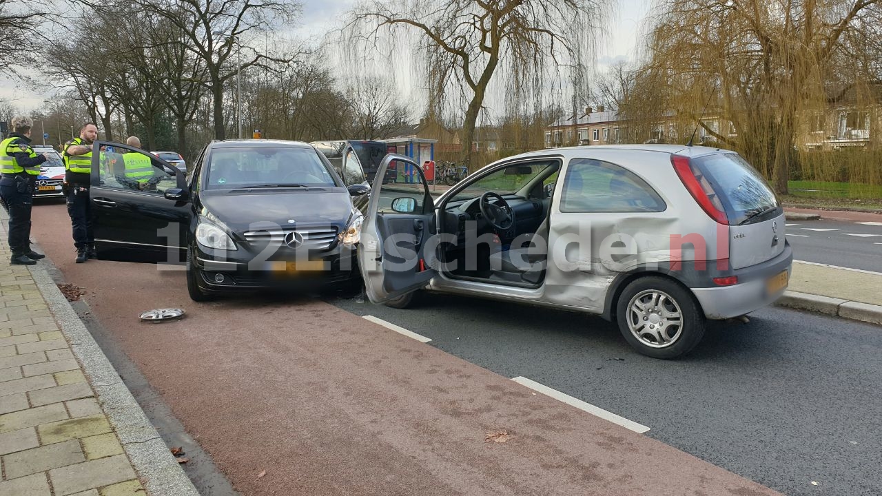 Frontale aanrijding op de Haaksbergerstraat in Enschede