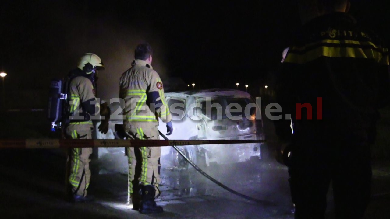 VIDEO: Opnieuw auto verwoest door brand in Enschede
