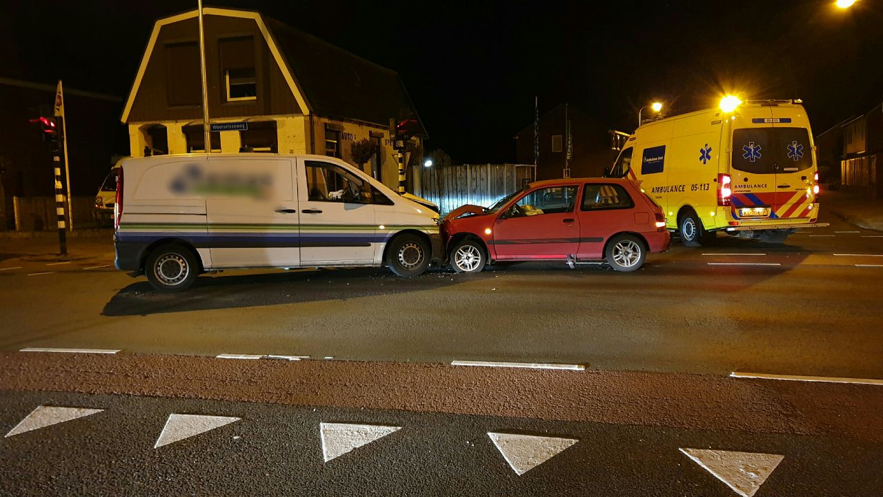 Gewonde bij frontale aanrijding in Enschede