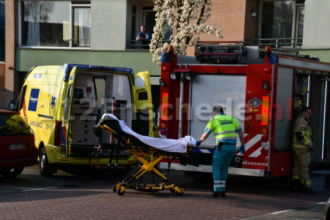 Vrouw naar het ziekenhuis na woningbrand in Enschede