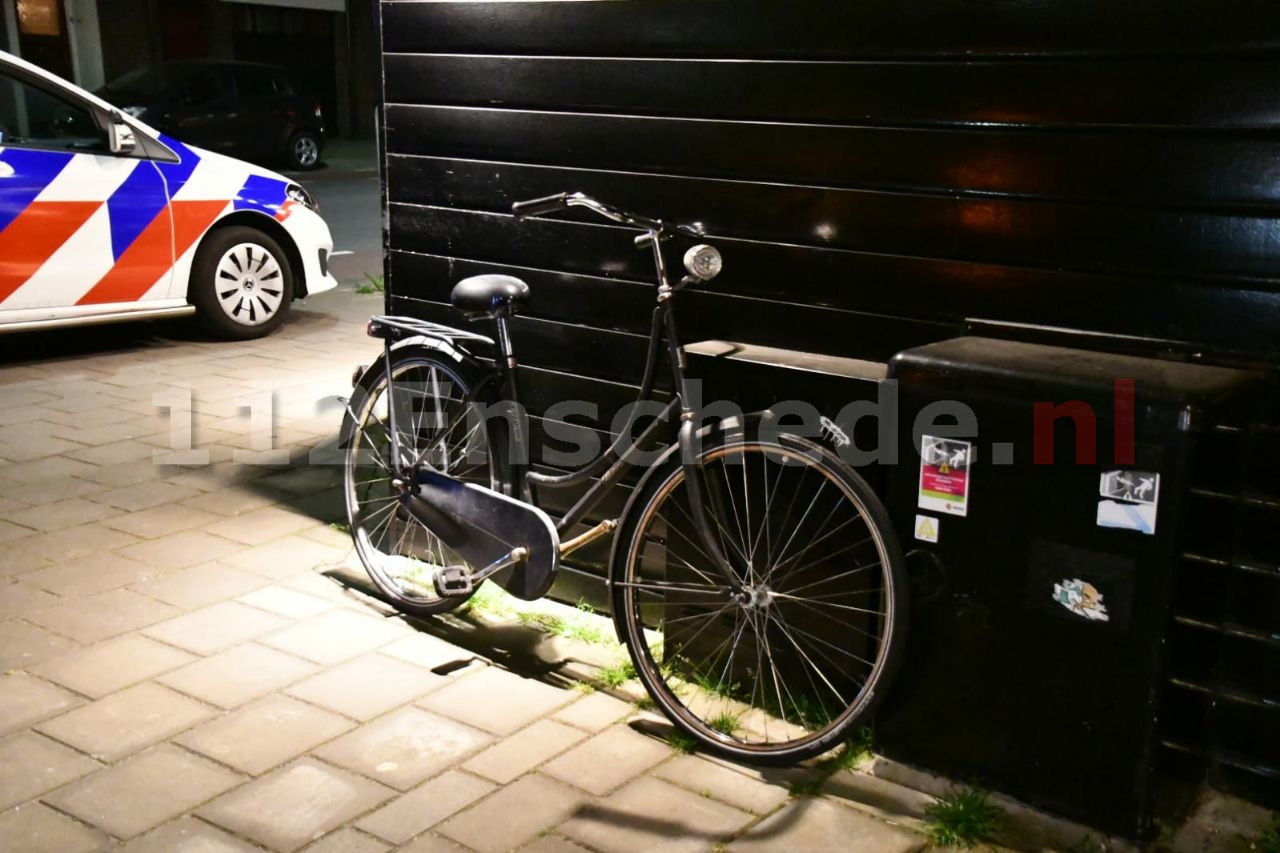 VIDEO: Auto afhandig gemaakt na aanrijding in Enschede, politie zoekt auto