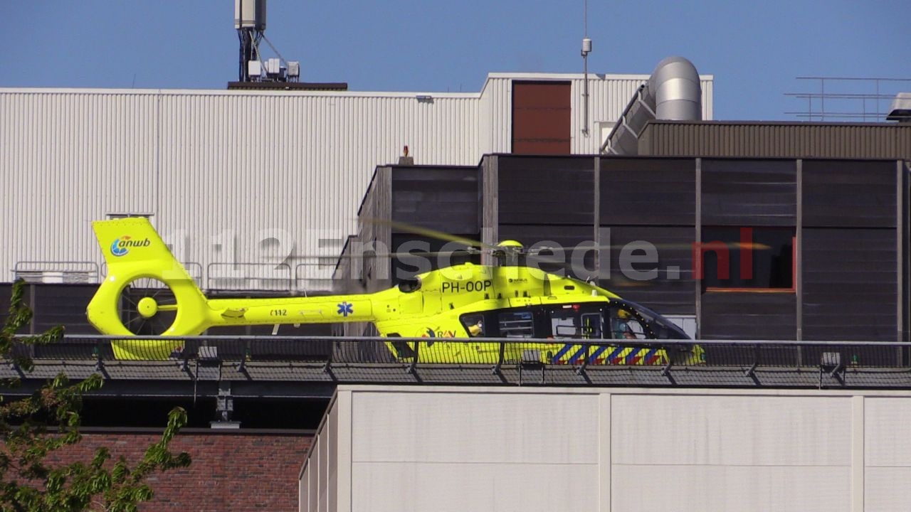 Speciale traumahelikopter landt op het MST in Enschede