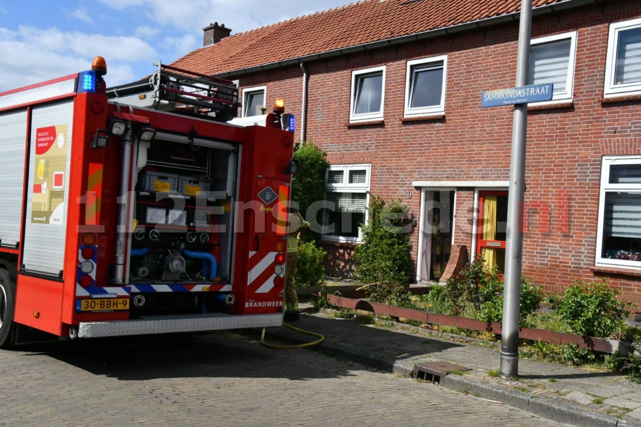 Brand in woning Enschede: buren waarschuwen hulpdiensten
