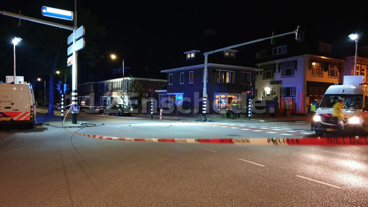 VIDEO: Singel en Oldenzaalsestraat in Enschede urenlang afgesloten na aanrijding