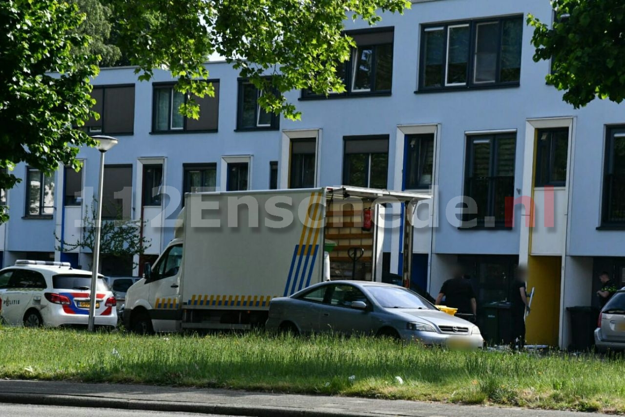 Politie ontdekt hennepstekkerij in woning Enschede