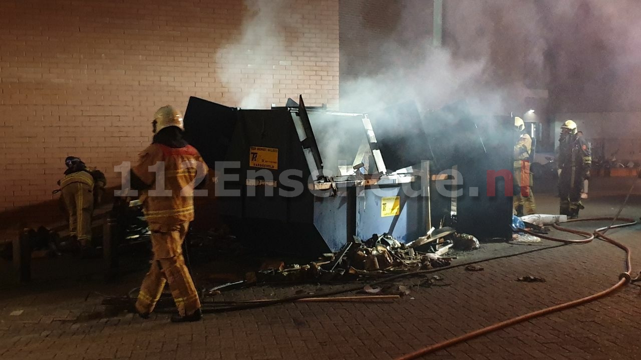 Flinke rookontwikkeling bij brand in container centrum Enschede
