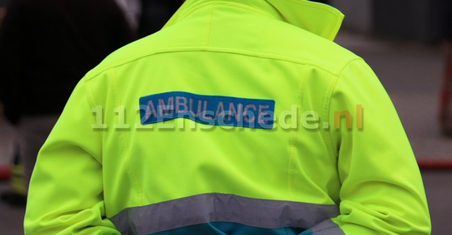 Brandweer ingezet bij ongeval in Enschede; bestuurder met spoed naar ziekenhuis
