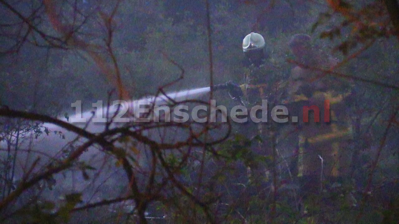 Brandweer rukt uit voor veenbrand in Enschede