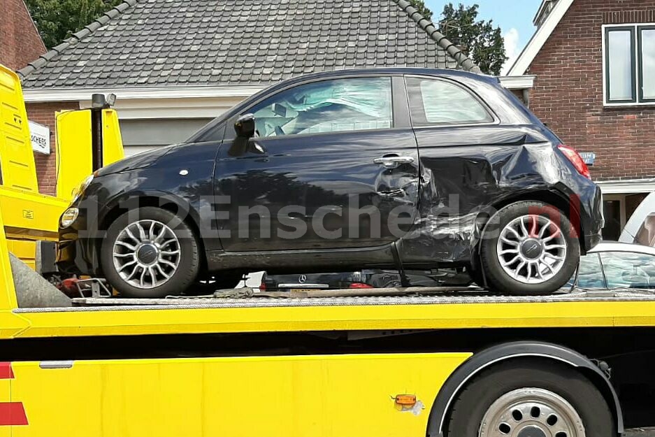 Flinke schade bij aanrijding in Enschede