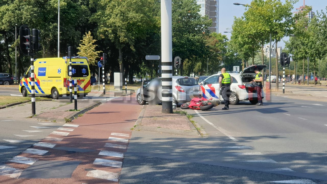 Motorrijder gewond bij aanrijding in Enschede