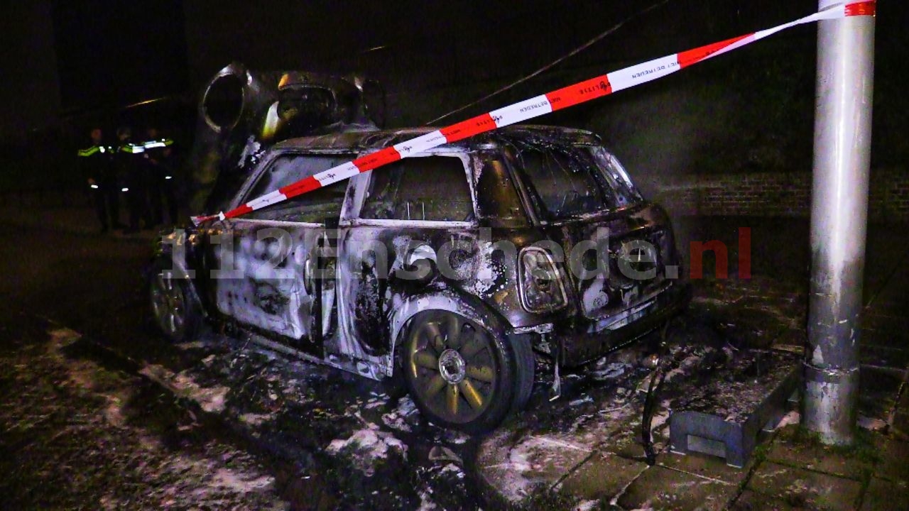VIDEO: Enschede opnieuw opgeschrikt door autobrand