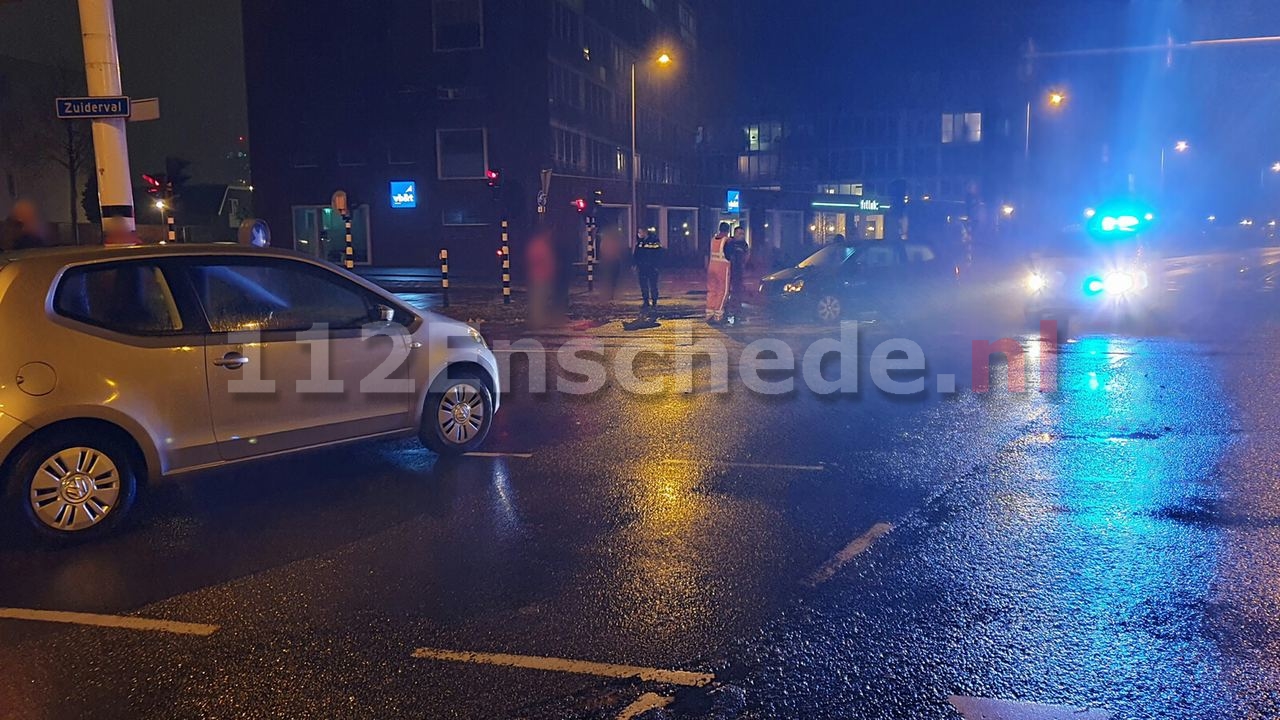 Twee aanrijdingen kort na elkaar op de Zuiderval in Enschede