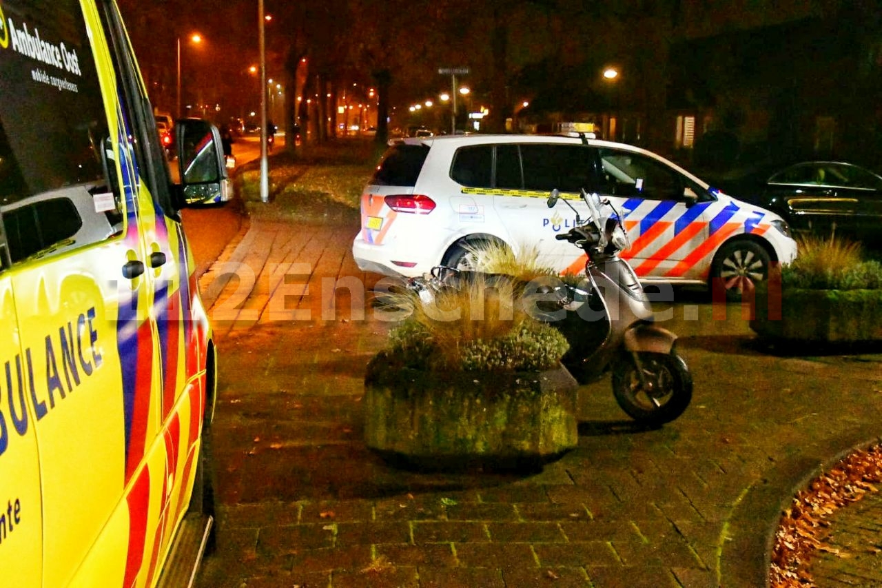 Scooterrijder gewond bij aanrijding in Enschede