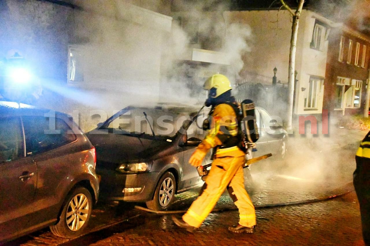 VIDEO: Opnieuw auto verwoest door brand in Enschede