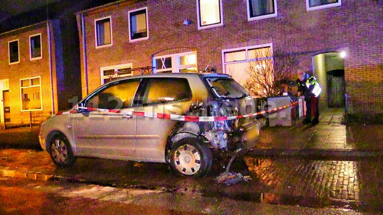 Opnieuw geparkeerde auto in brand in Enschede