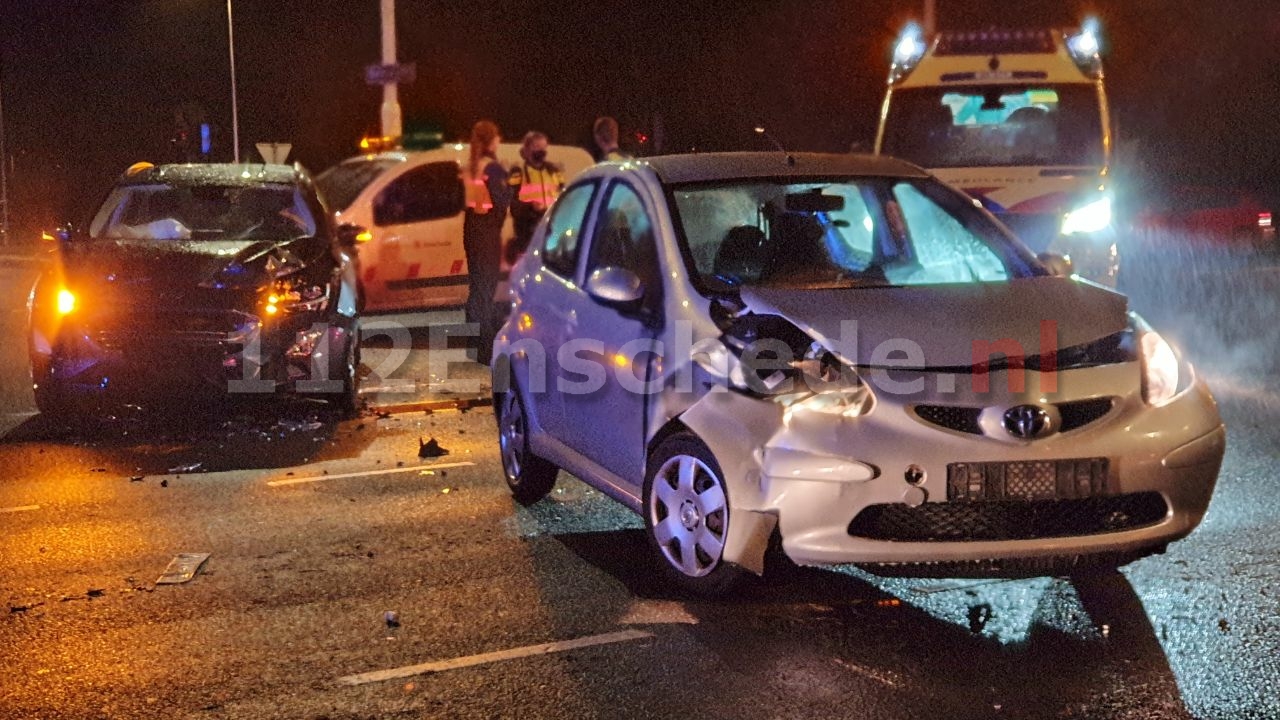 Automobilist neemt de benen na aanrijding in Enschede