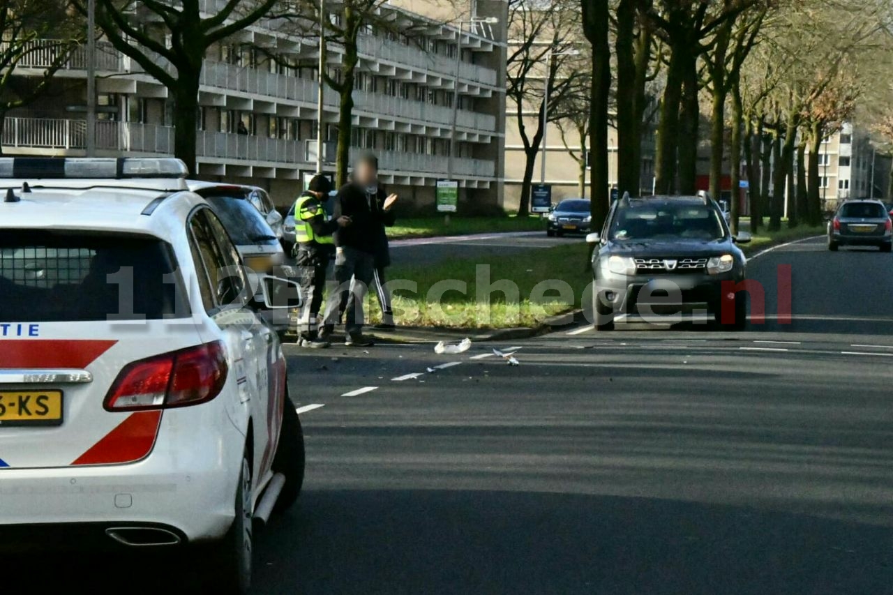 Auto’s botsen op de Broekheurne-Ring in Enschede