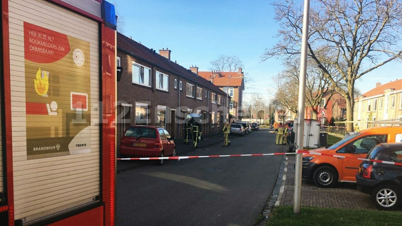 Gaslek Dotterbloemstraat Enschede; straat afgesloten