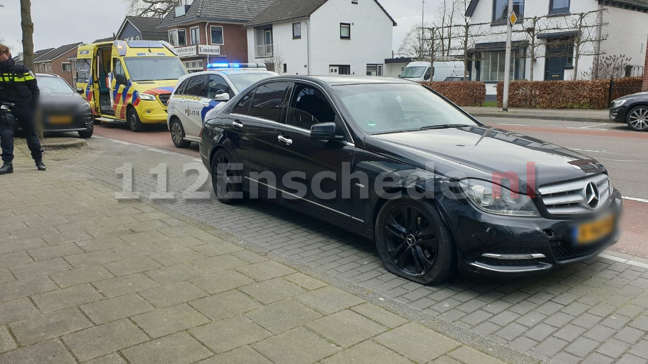 Auto’s botsen op de Oldenzaalsestraat in Enschede