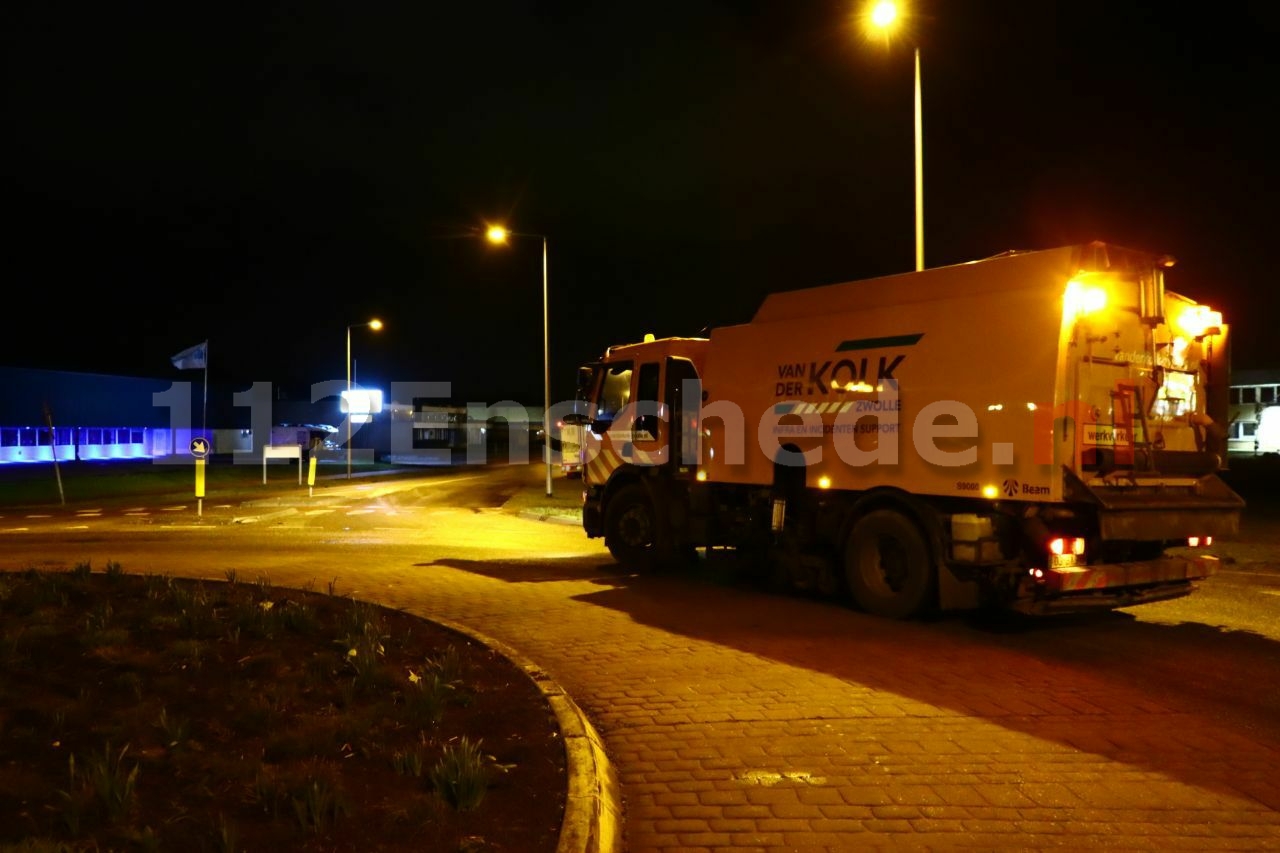 Gladde wegen door verontreiniging in Enschede