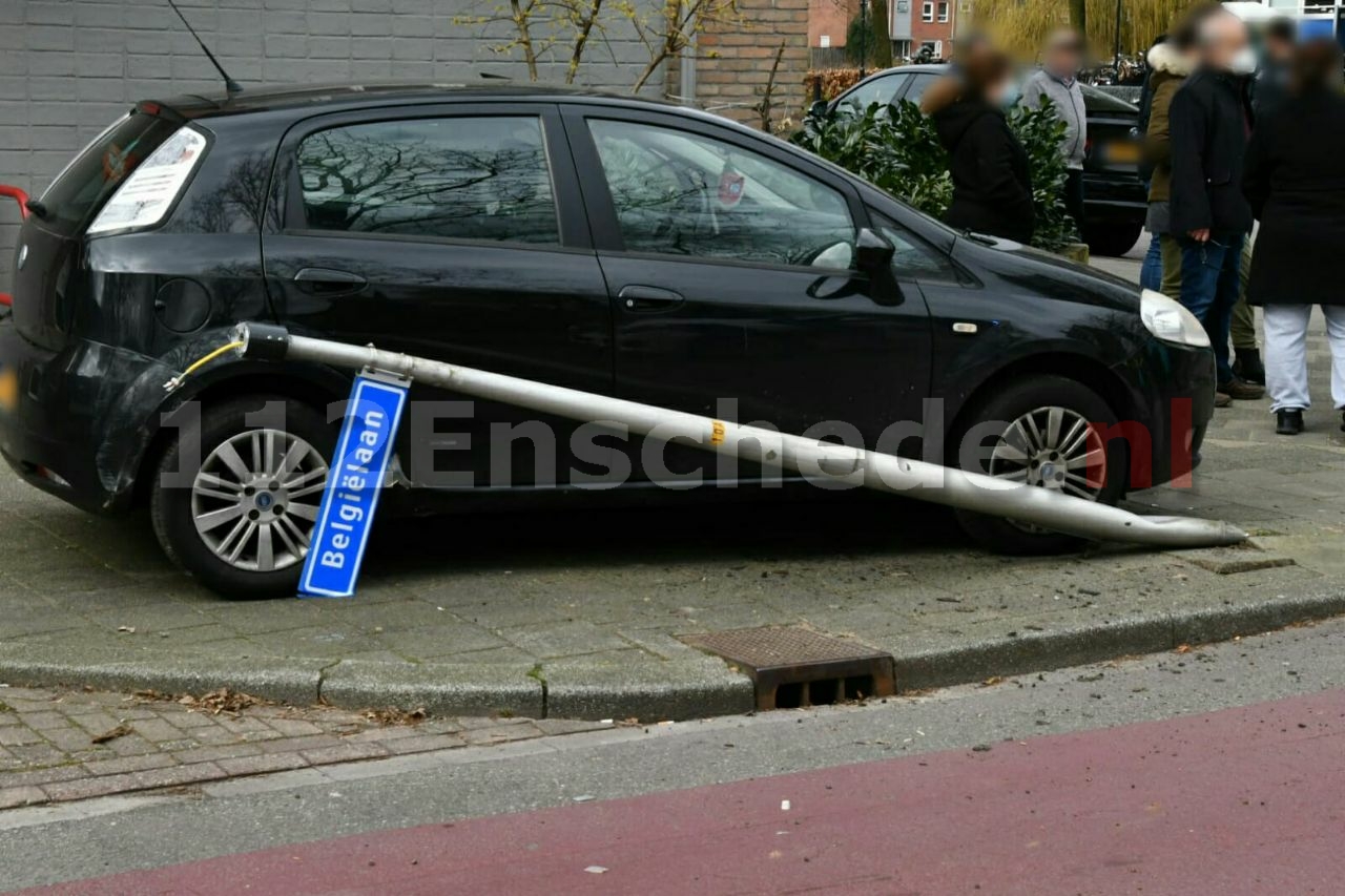 Auto’s botsen in wijk Boswinkel Enschede
