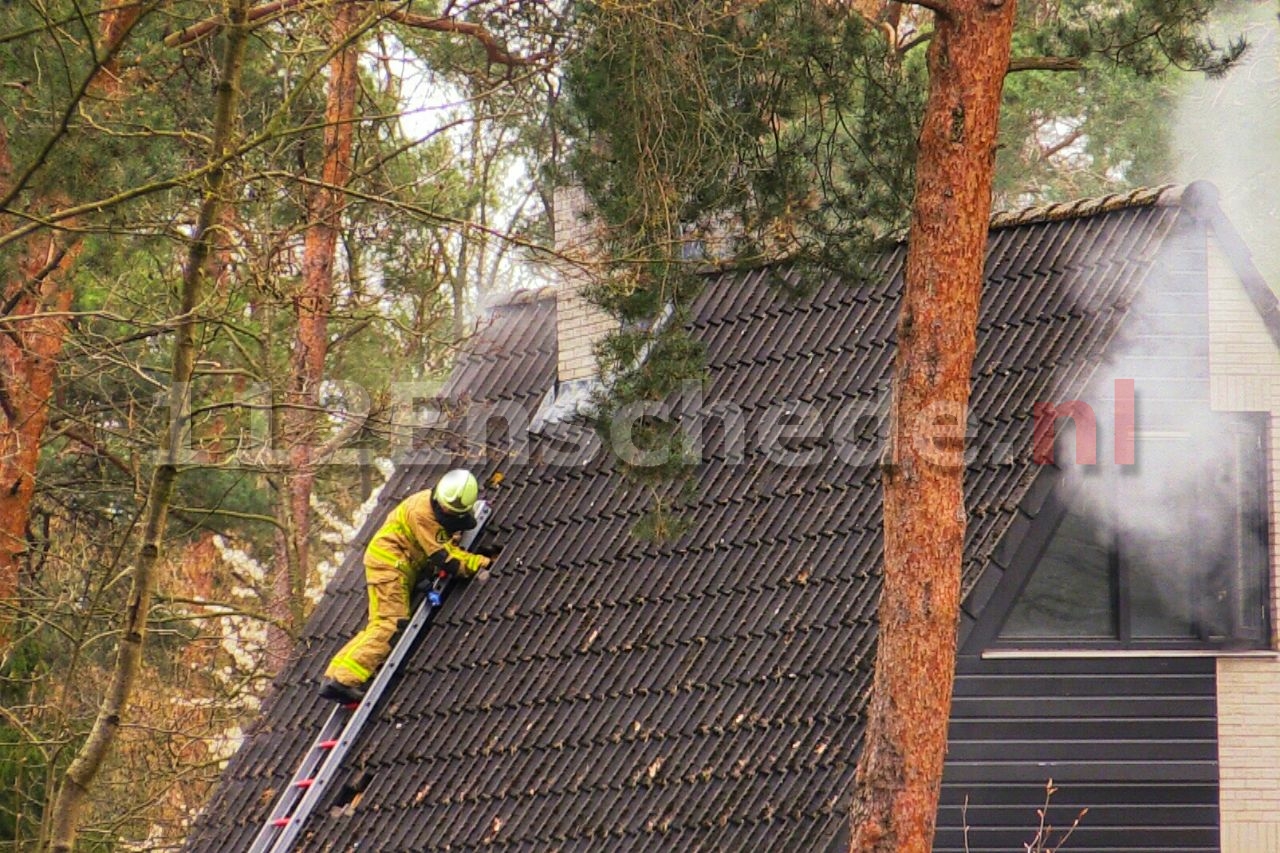 UPDATE: Woningbrand in buitengebied van Enschede; sein brandmeester gegeven