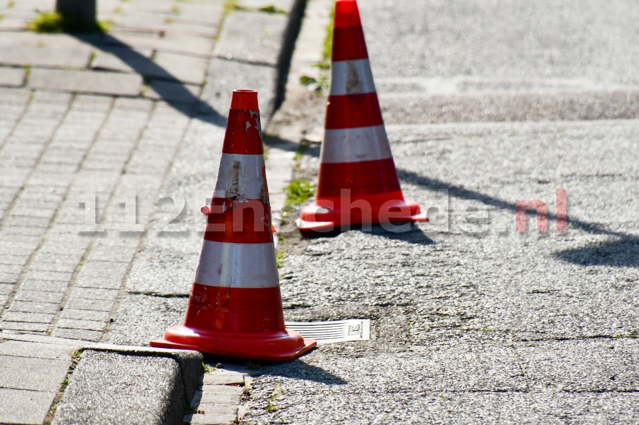 Politie zoekt twee auto’s na ernstig schietincident in woonwijk Enschede