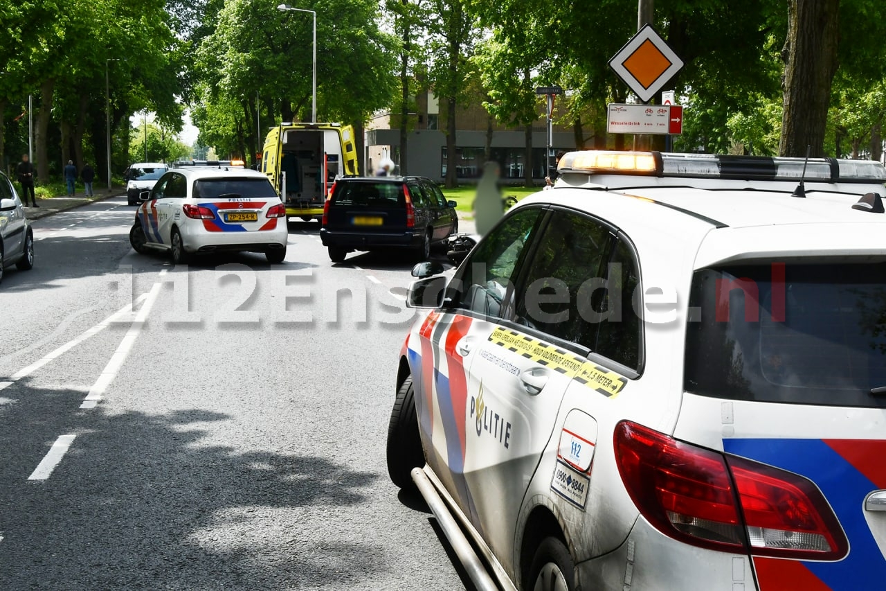 Scooterrijder gewond bij aanrijding met auto