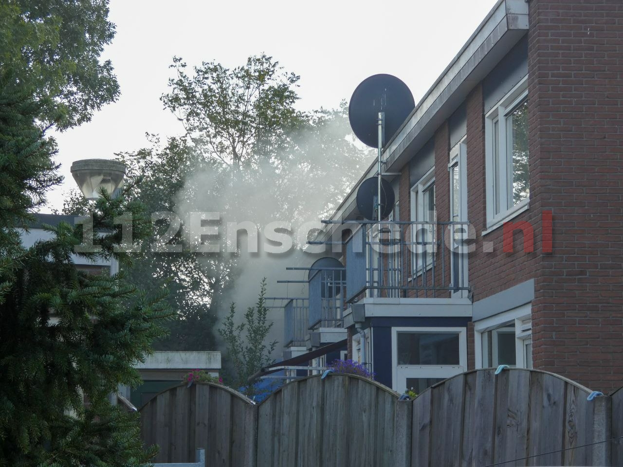 Slaapkamer van woning brandt uit in Enschede