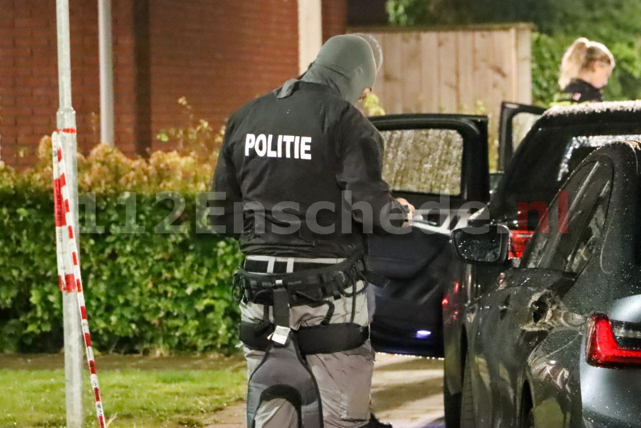 Politie haalt man uit hoogspanningsmast in Enschede, arrestatieteam ingezet