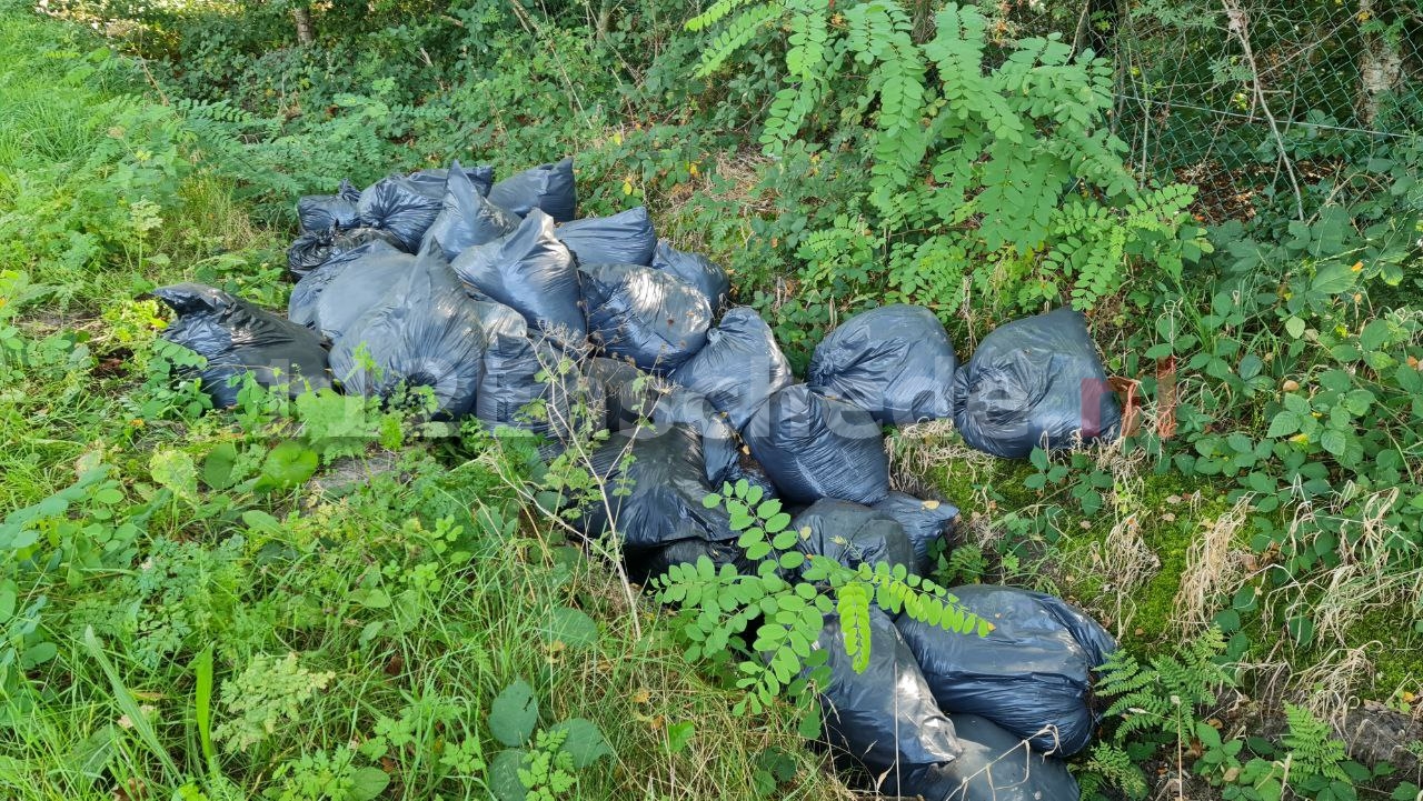 Grote dumping hennepafval in buitengebied Enschede