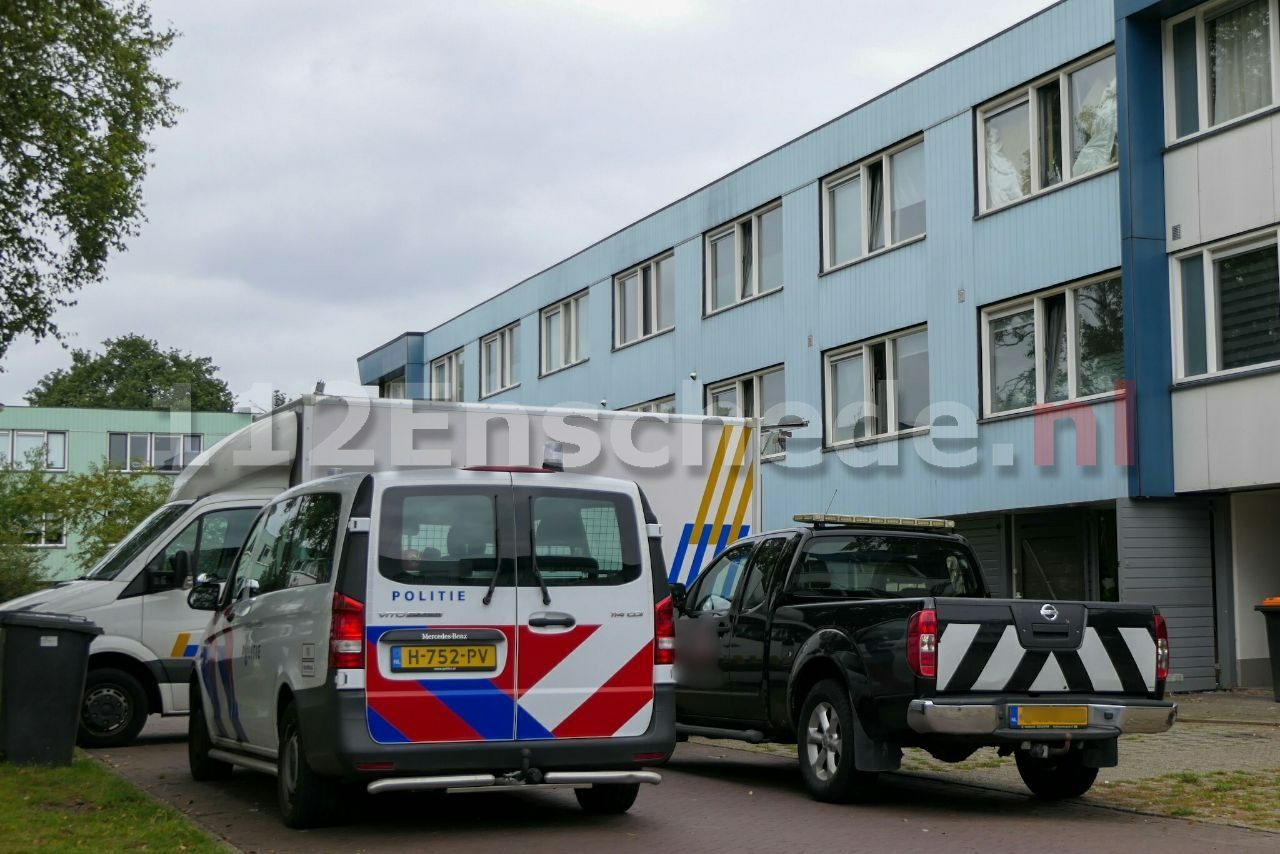 Grote hennepkwekerij opgerold in woning Enschede