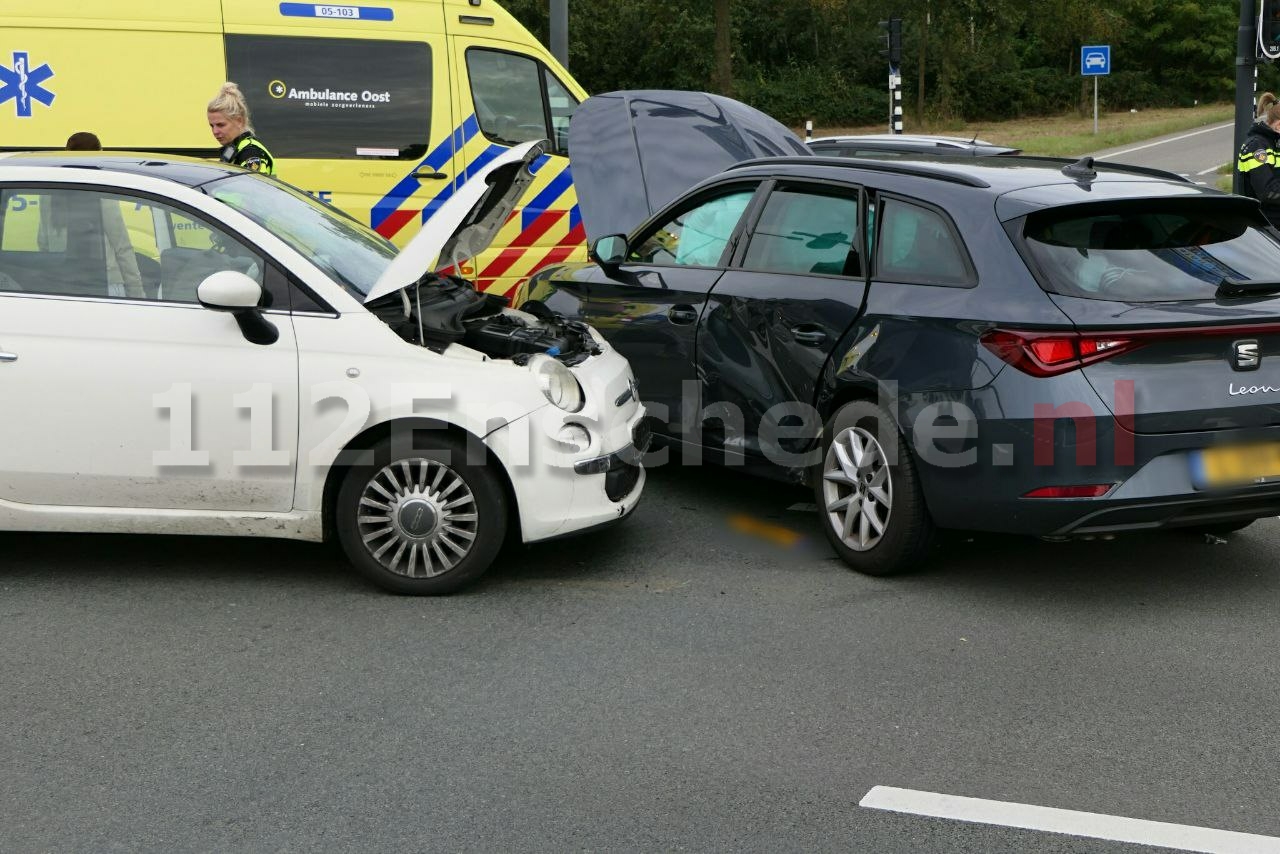 Meisje gewond naar het ziekenhuis na aanrijding in Enschede