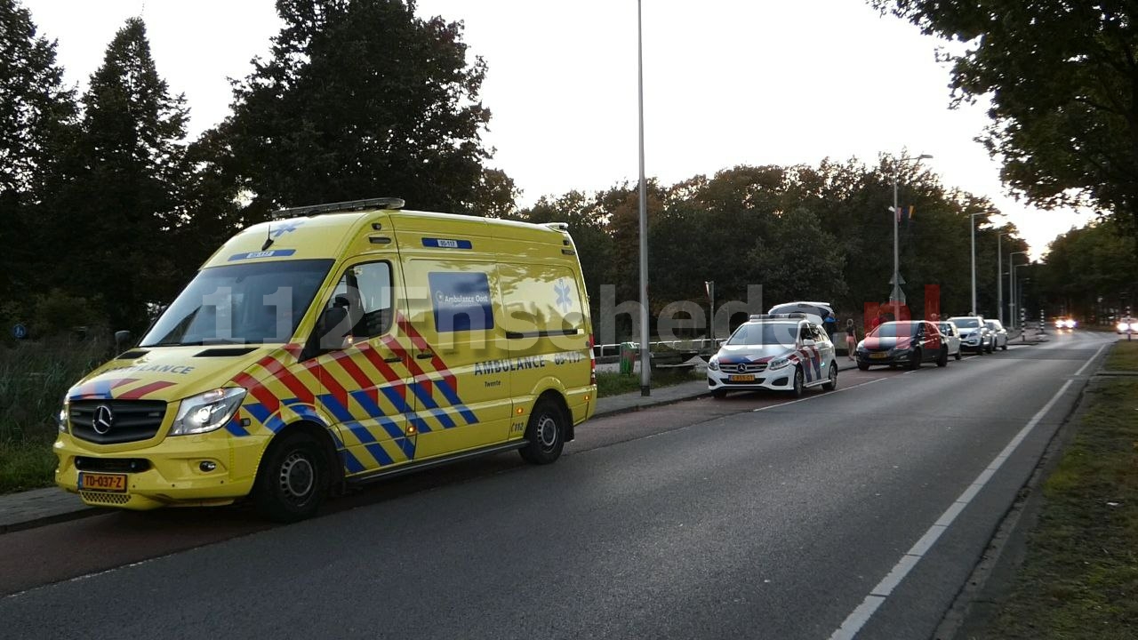 Scooterrijders op de vlucht na aanrijding met voetgangster in Enschede