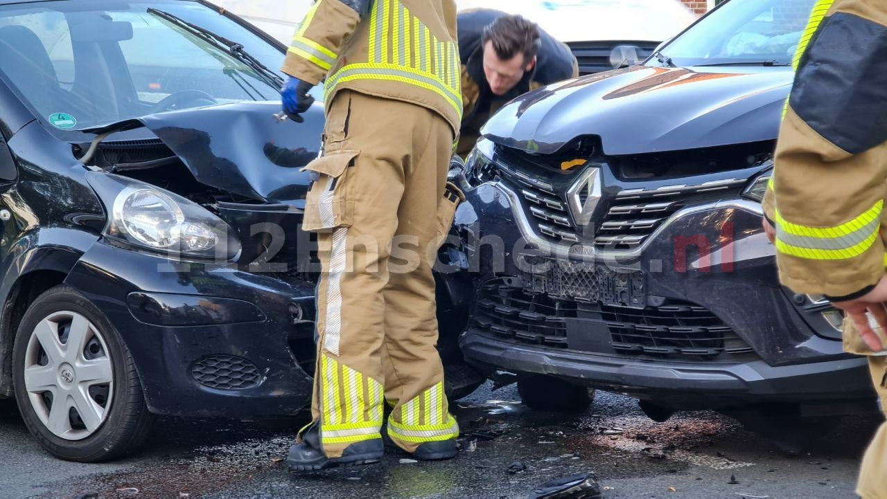 Twee gewonden bij aanrijding op N732 tussen Enschede en Losser