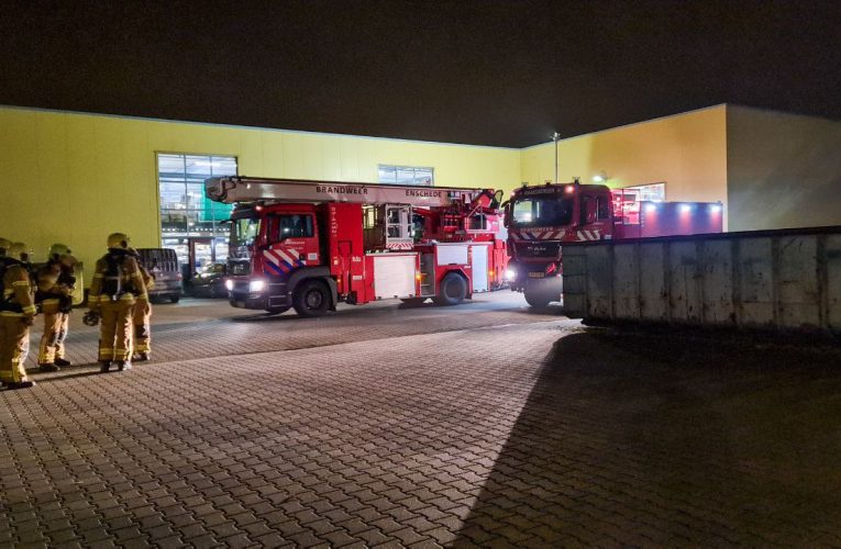 Brandweer rukt uit voor industriebrand in Haaksbergen