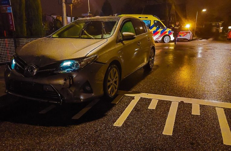 Auto’s botsen op de Wethouder Nijhuisstraat in Enschede