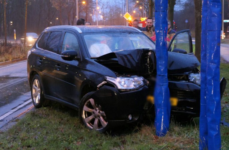 Automobilist ramt kunstwerk in Enschede